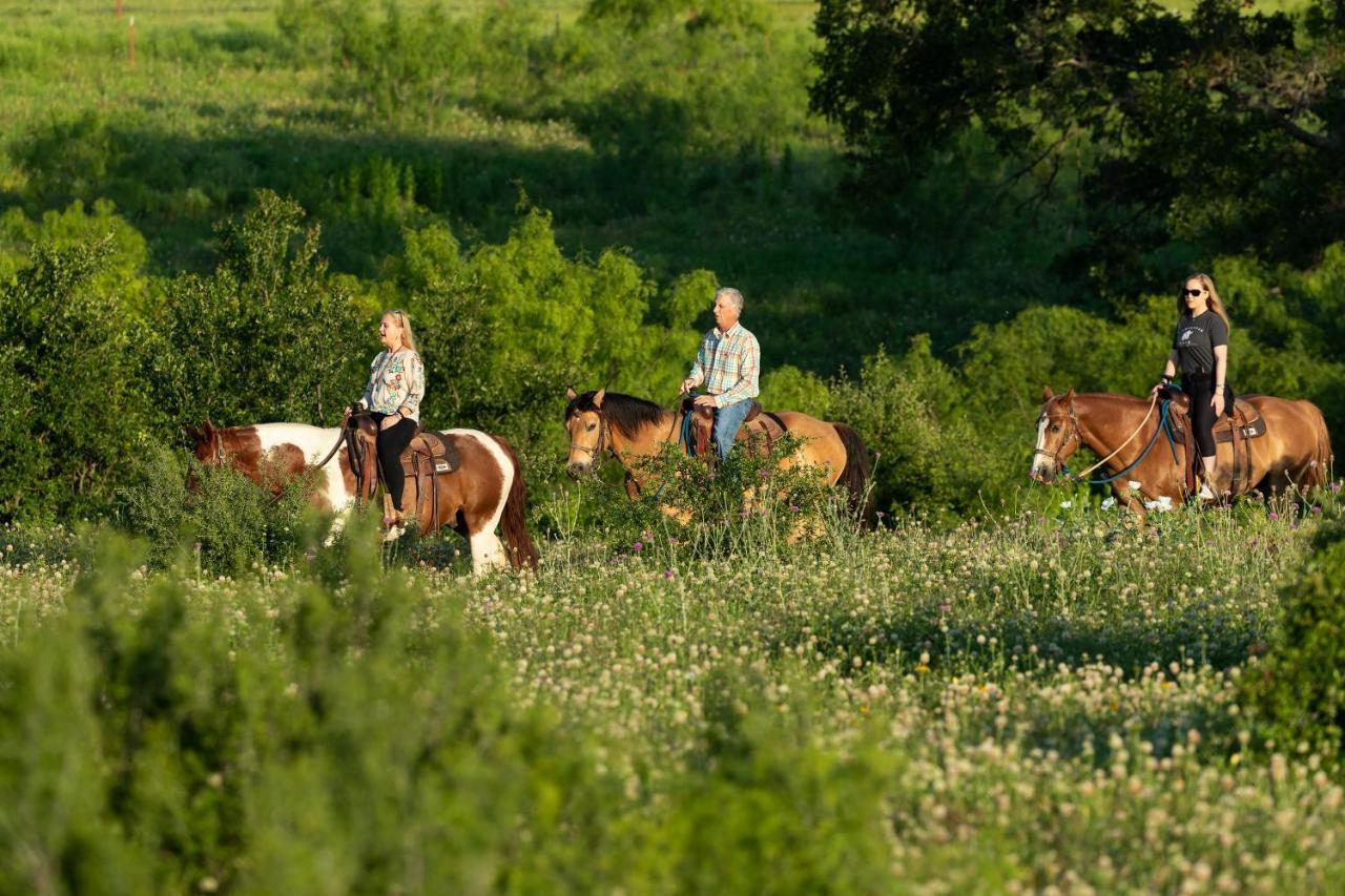 Wildcatter Ranch And Resort Graham ภายนอก รูปภาพ