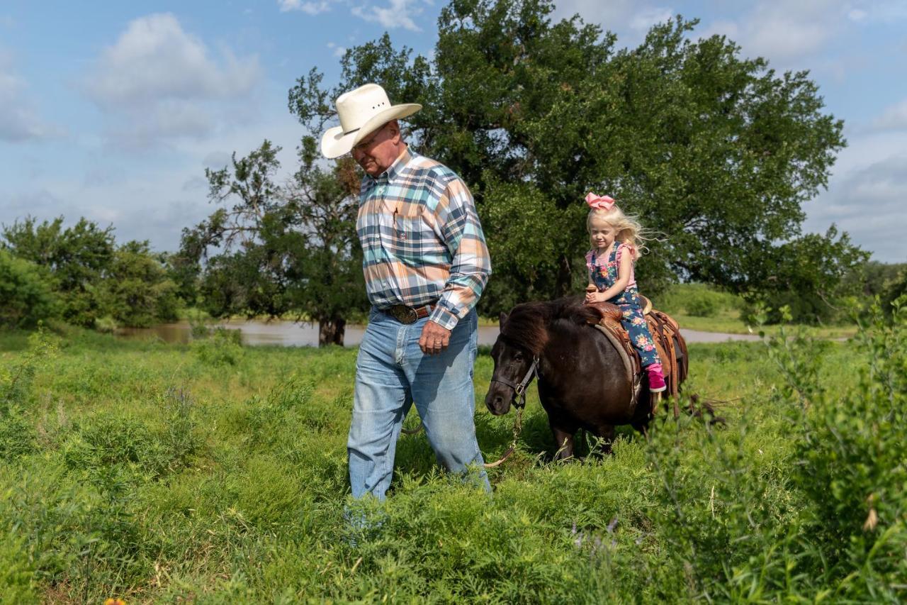 Wildcatter Ranch And Resort Graham ภายนอก รูปภาพ