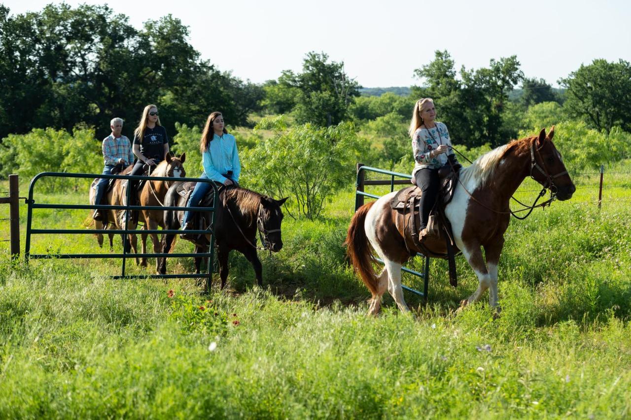 Wildcatter Ranch And Resort Graham ภายนอก รูปภาพ