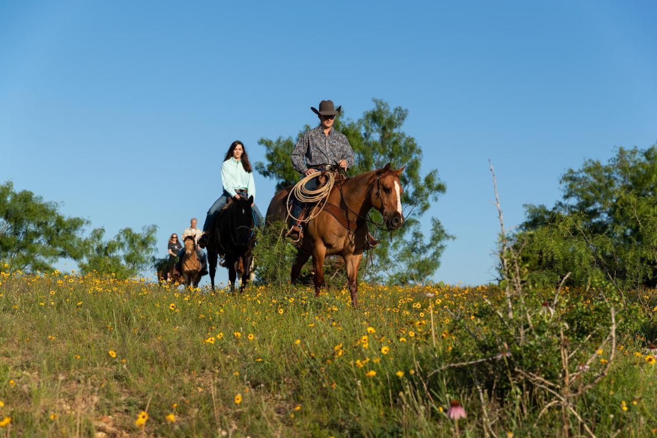 Wildcatter Ranch And Resort Graham ภายนอก รูปภาพ